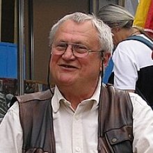 Meghalt Czakó Gábor író