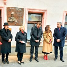 Új Arany János emléktáblát avattak Karlovy Varyban