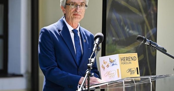 Megnyílt a Herendi Porcelánmanufaktúra bicentenáriumi tárlata / PRAE.HU – a...
