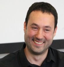 Náluk kétszer magasabb felnőttek irányítják őket