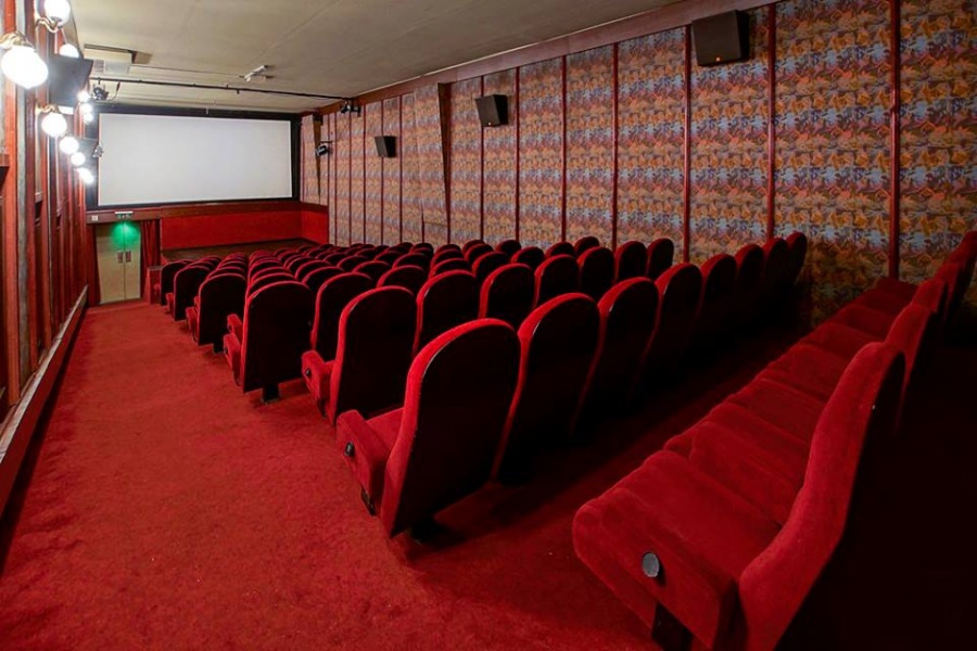 A Kino moziban a Kádár-korszak szatírái