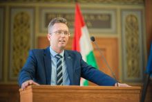Évi 25 milliárd forint a színházaknak