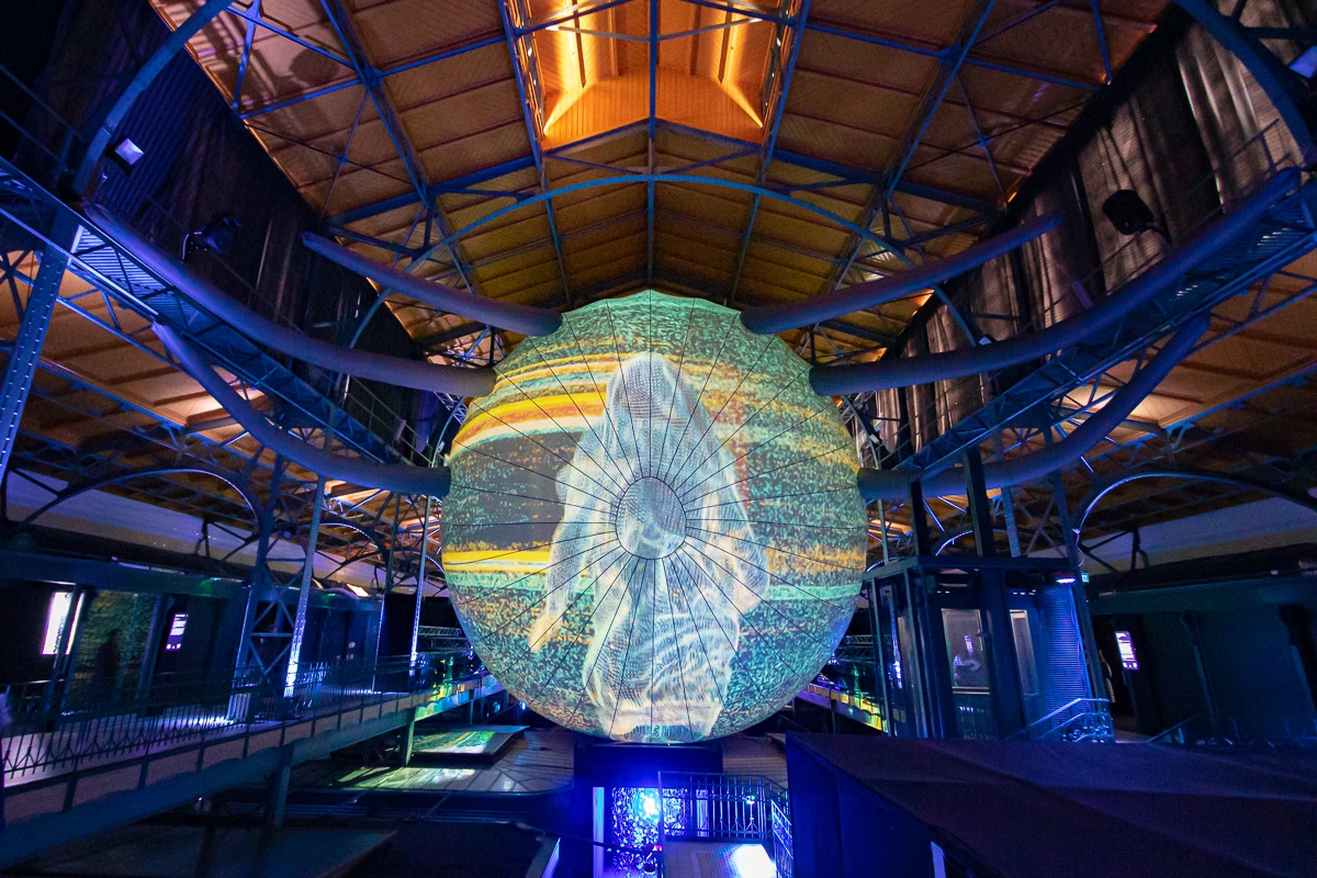 Ingyenes diákbelépő a Light Art Museumba