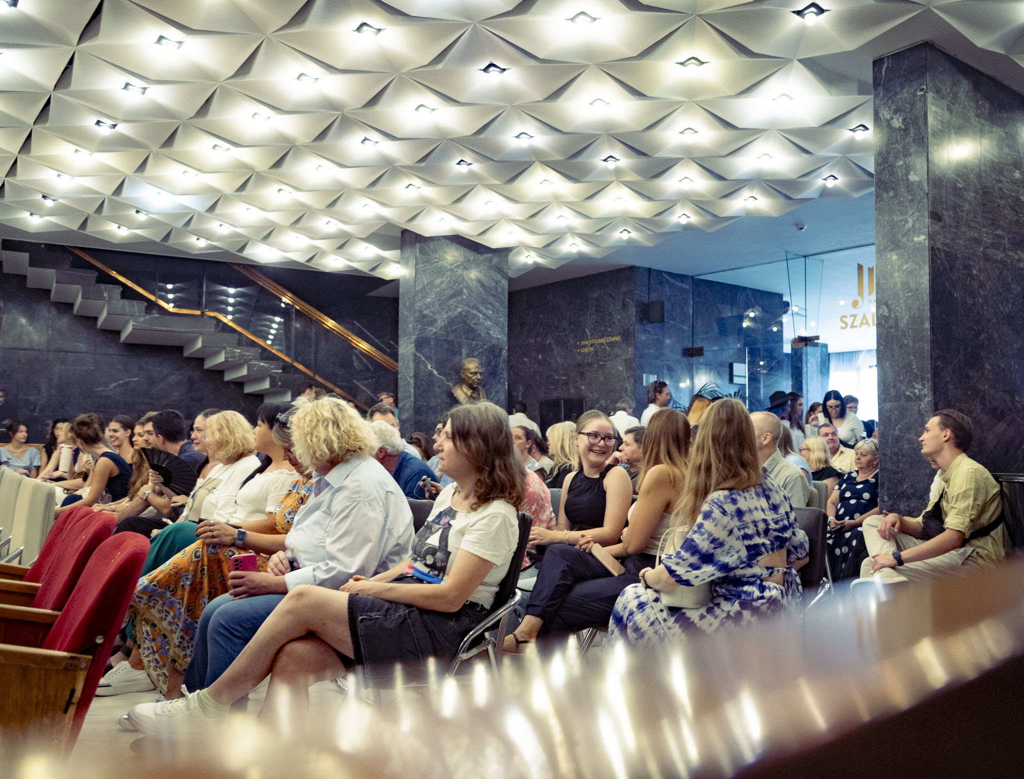 Modern nézőtér, új sztárok és hat premier