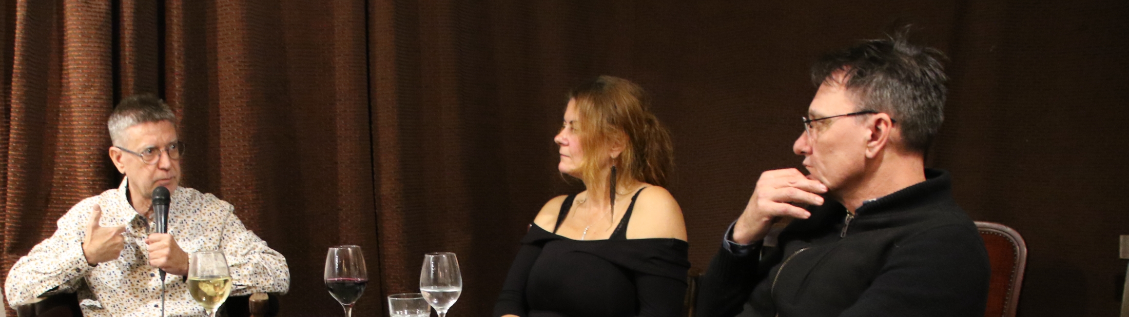 Akit az irodalom megfertőz, annak annyi