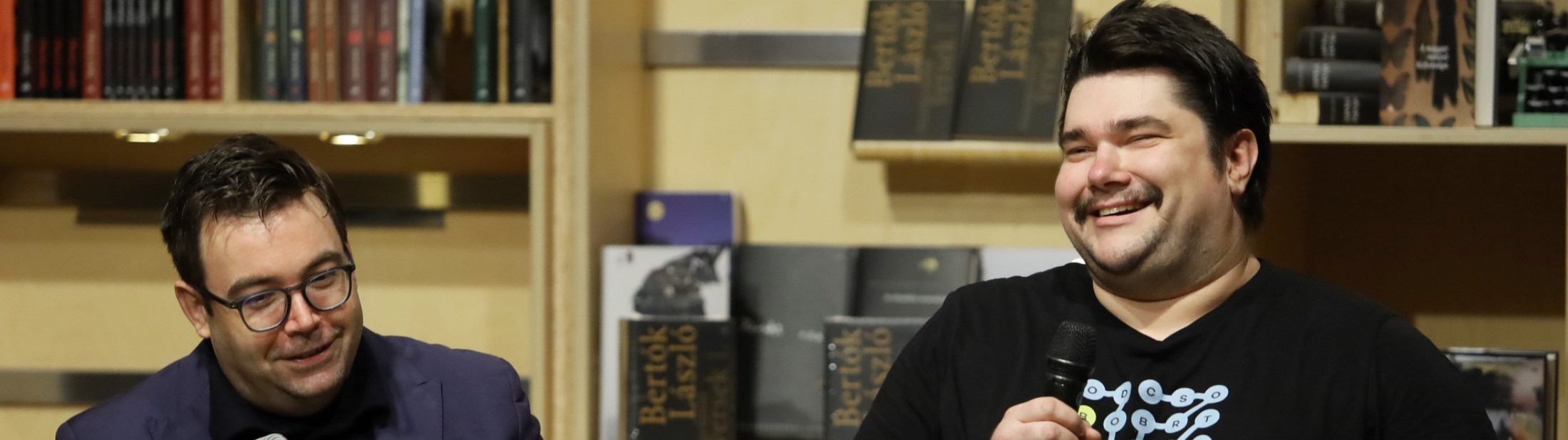 „Még akármi lehet a vers”