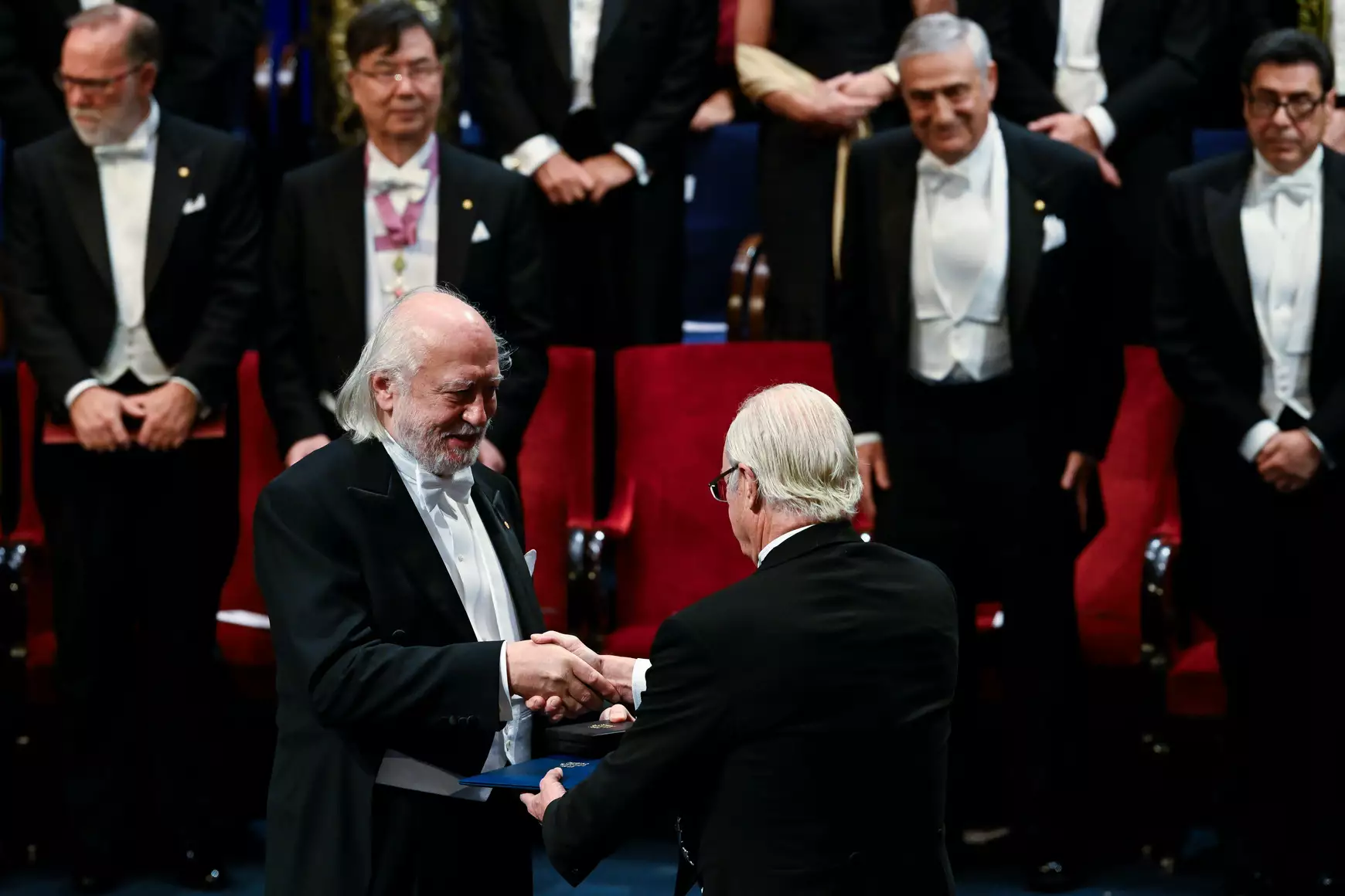 Krasznahorkai László átvette az irodalmi Nobel-díjat