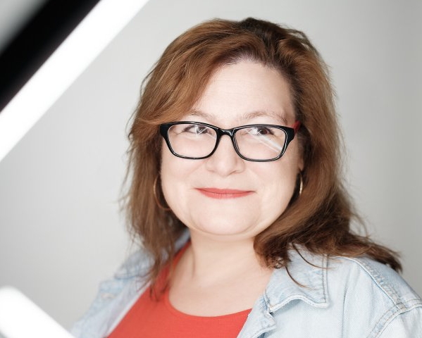 A történetmesélés felszabadító ereje – beszélgetés Végh Ildikóval