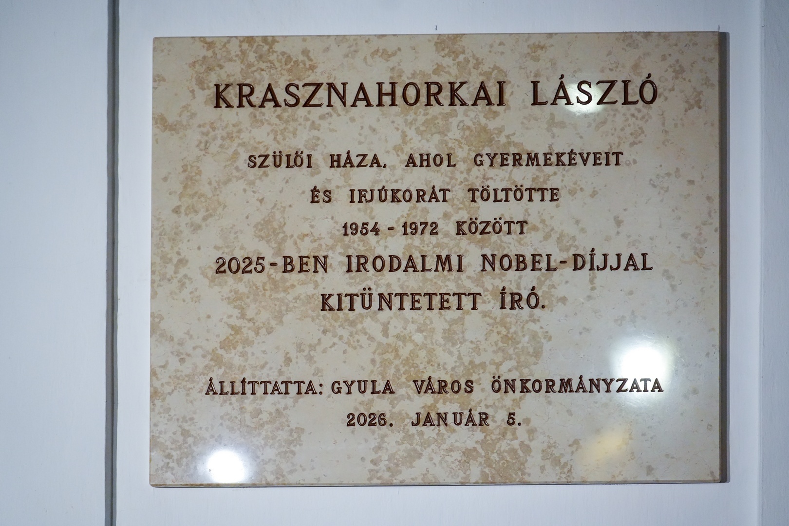 Emléktáblát avattak Krasznahorkai László gyermekéveinek házánál