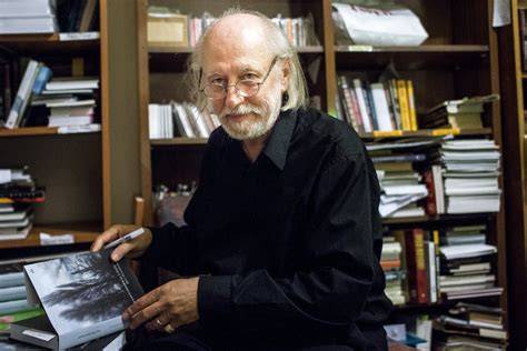 Gyulára került Krasznahorkai László Nobel-díjának másolata