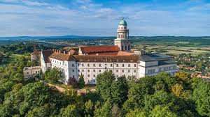 Koncert Plusz Pannonhalmán