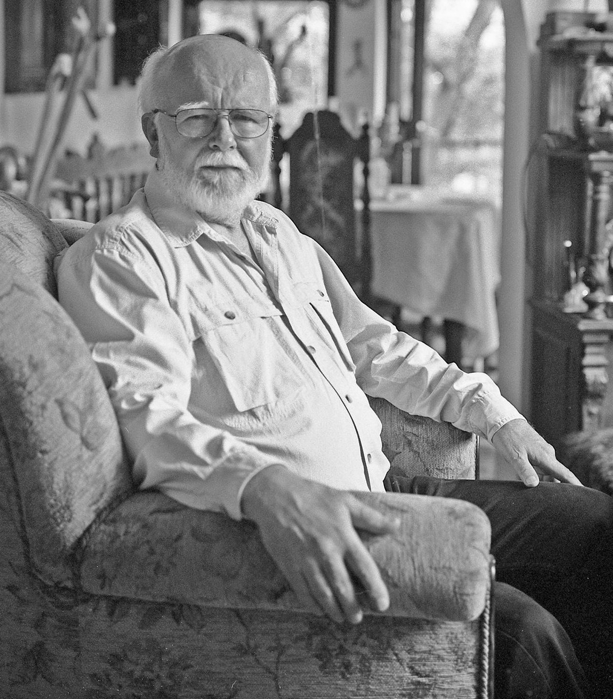 Elhunyt Dobó János