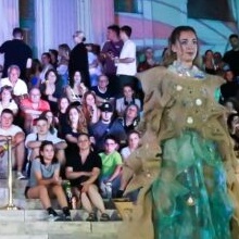 Divattervező pályázatot hirdet a szegedi Móra-múzeum