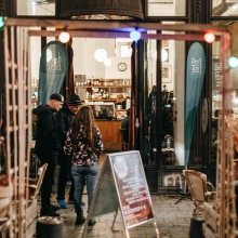 V4-es szerzők költészeti estje a PesTexten