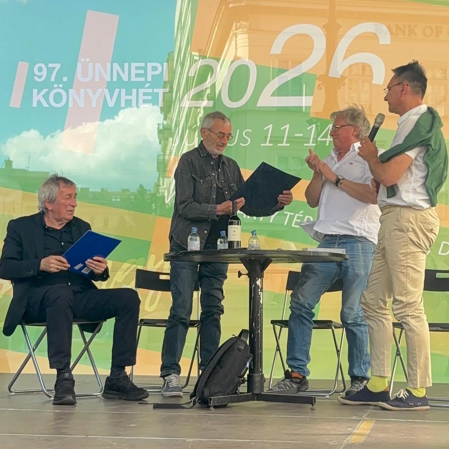Szőlő- és könyvsorok között