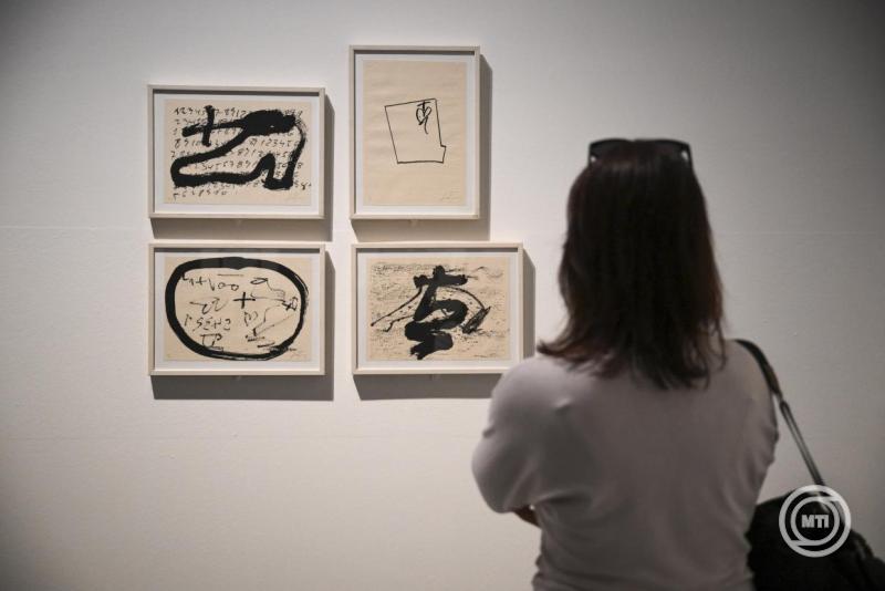 Antoni Tapies grafikái a Nemzeti Galériában