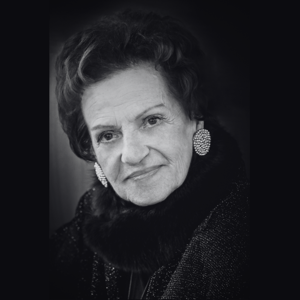 Elhunyt Vámos Magda divattervező