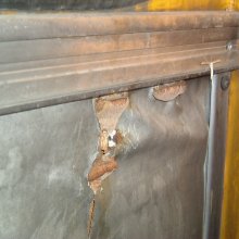 taplógomba egy volánbusz belsejében