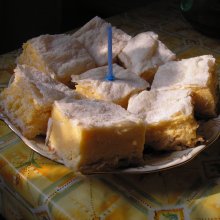 Születésnapi krémes ellenfényben