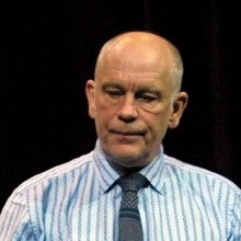 Veszedelmek, iszonyok – John Malkovich a Vígszínházban