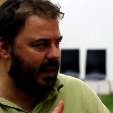 Keresd a kőtáblát! – interjú Radnóti Zoltán rabbival
