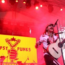 Mi fán terem a Gypsy Punks? Gogol Bordello a Trackben demonstrálta