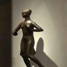 Korszak és korszaktudat: két néző egy kiállításról