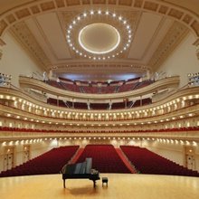 Wendler Enikő fuvolista a New York-i Carnegie Hallban
