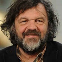 Emir Kusturica és bandája júniusban a Hősök terén zenél