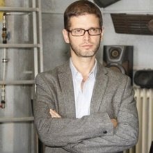 A felnőtté válás és a gyerekvállalás nehézségeiről szól Orosz Dénes új vígjátéka