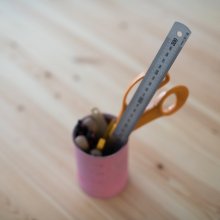 Szemüvegkeretek bakelitből, táskák biztonsági övből, rusztikus vázák és digitális tervezés
