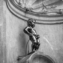 Nem pisil több ivóvizet a híres brüsszeli Manneken Pis-szobor