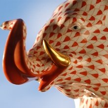 Herendi porcelánokból kiállítás Gül Baba türbéjénél