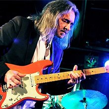 Fekete Jenő bluesgitáros első szólólemeze az A38-on