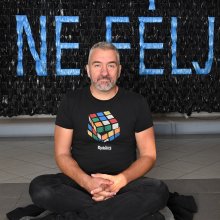 Hamarosan a boltokban Zemlényi Attila Csonthéj című verseskötete