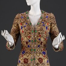 Haute couture a vasfüggöny mögött