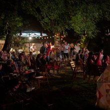 Képzőművészeti kertmozi a Balatonnál