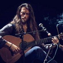 Estas Tonne októberben koncertet ad a MOMKultban