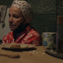 Arcközelik a színpadon