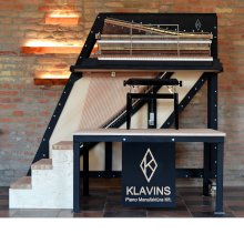Iamyank zongorás lemezével búcsúzik a váci Klavins Piano Manufaktúrától