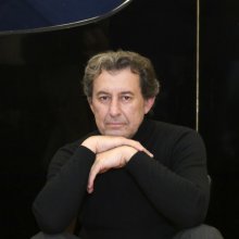 Otthonából ad online zongoraestet Dráfi Kálmán