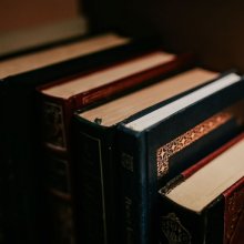 Több mint 20 szerző szövegeit olvassák fel az Irodalom Éjszakáján