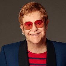 A brit becsületrend tagjává avatták Elton Johnt