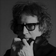 Elhunyt Mick Rock legendás zenei fotós