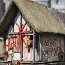 Egymillió fontért kelt el Banksy miniatűr modellje