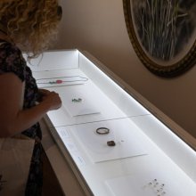 Kortárs ékszerek és képzőművészeti alkotások Szentendrén