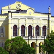 Négy bemutatóval várja a közönséget szeptemberben a debreceni Csokonai Színház