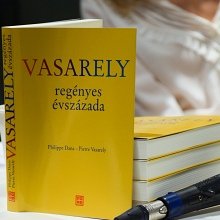 Könyvbe sűrített évszázad – a Vasarely történet