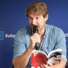 Közéleti költészet a tengerentúlról