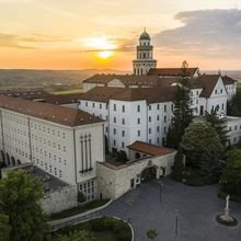 A bécsi Stephansdom orgonistája játszik karácsonykor Pannonhalmán